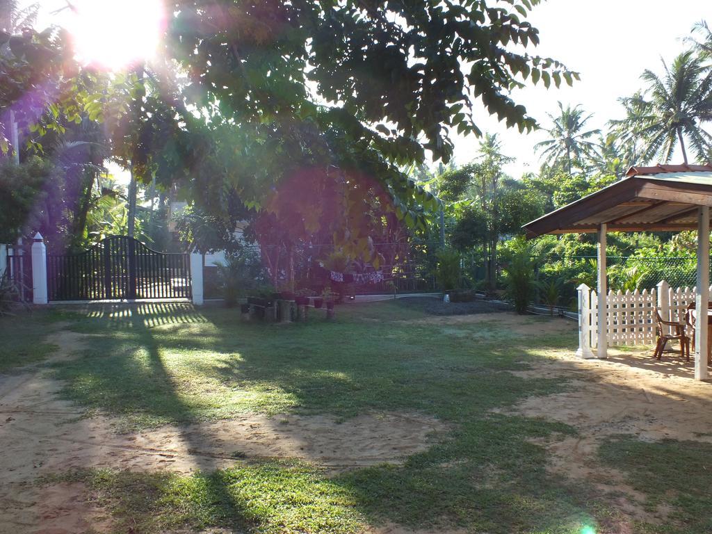 Beach Corner Hotel Weligama Ngoại thất bức ảnh
