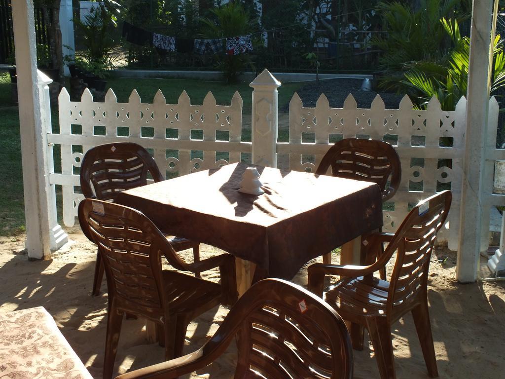 Beach Corner Hotel Weligama Ngoại thất bức ảnh
