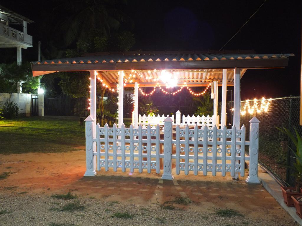 Beach Corner Hotel Weligama Ngoại thất bức ảnh