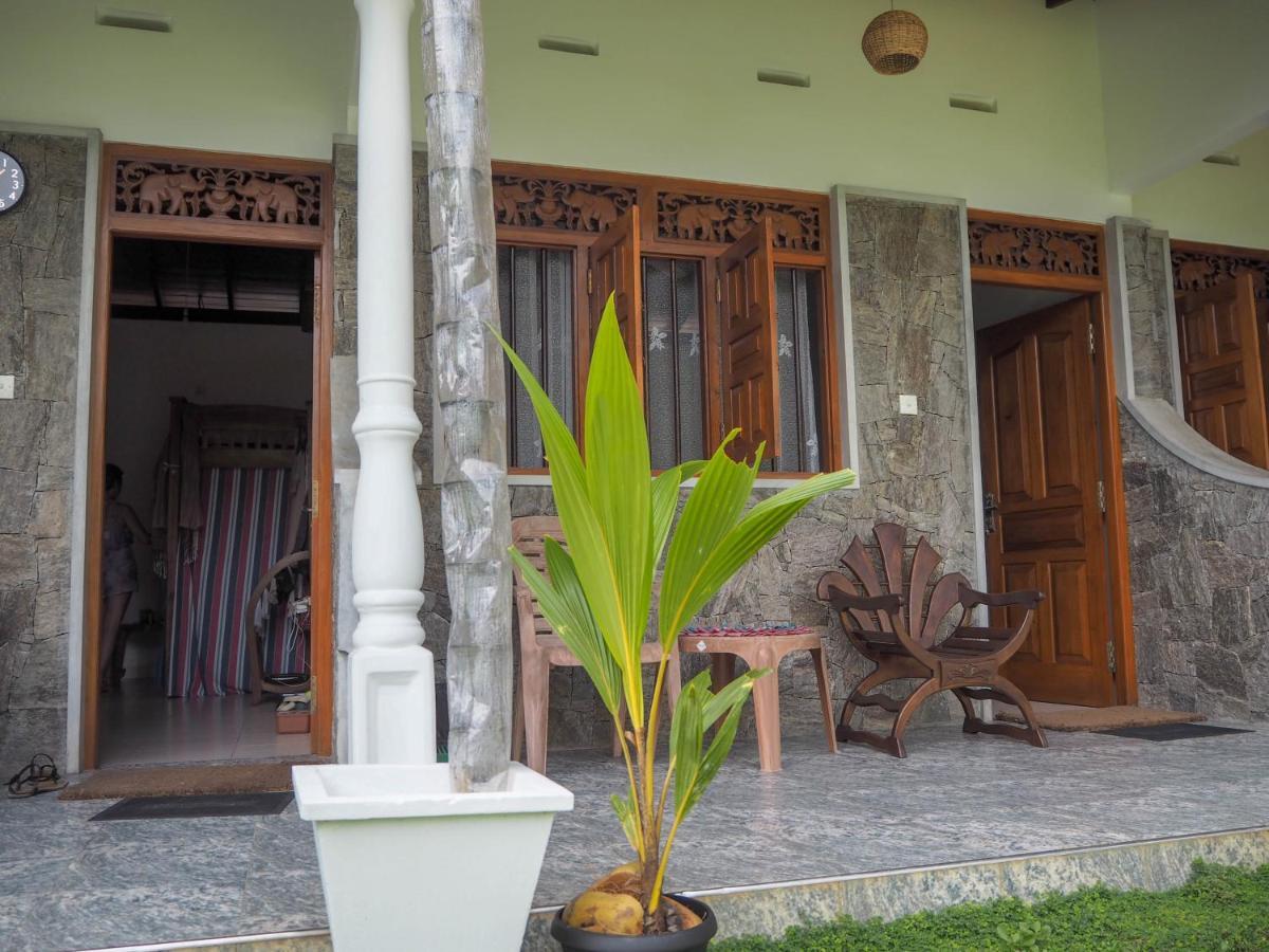Beach Corner Hotel Weligama Ngoại thất bức ảnh